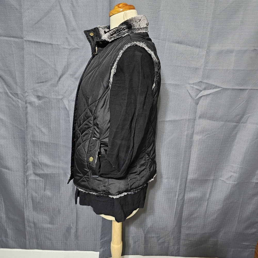 Black Quilted Faux Fur Lined Vest Gold Snaps - Picture 3 of 11